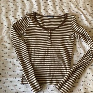Brandy Melville long sleeve tee.